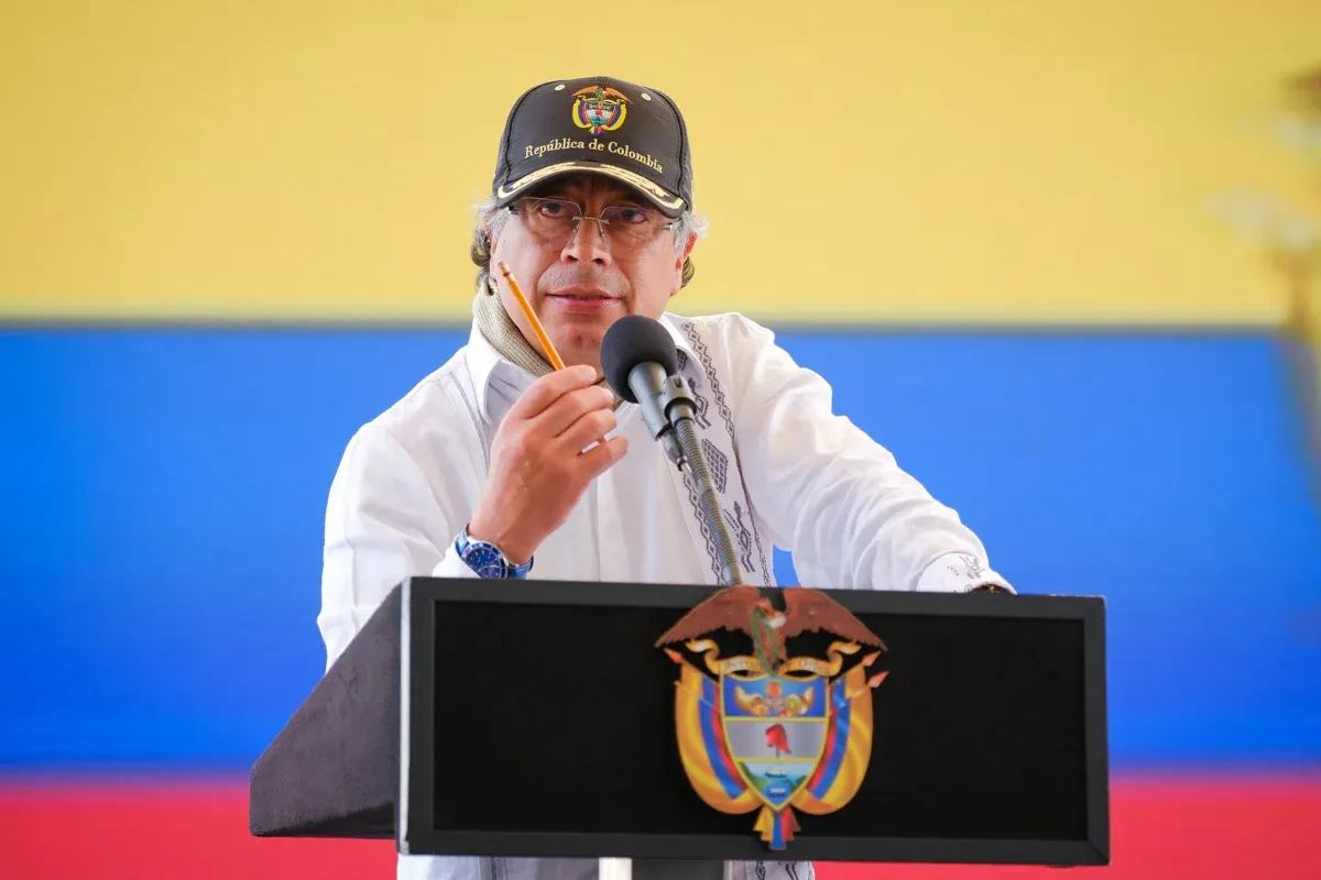 Petro se declara listo para la transición con De la Espriella y anticipa una oposición férrea