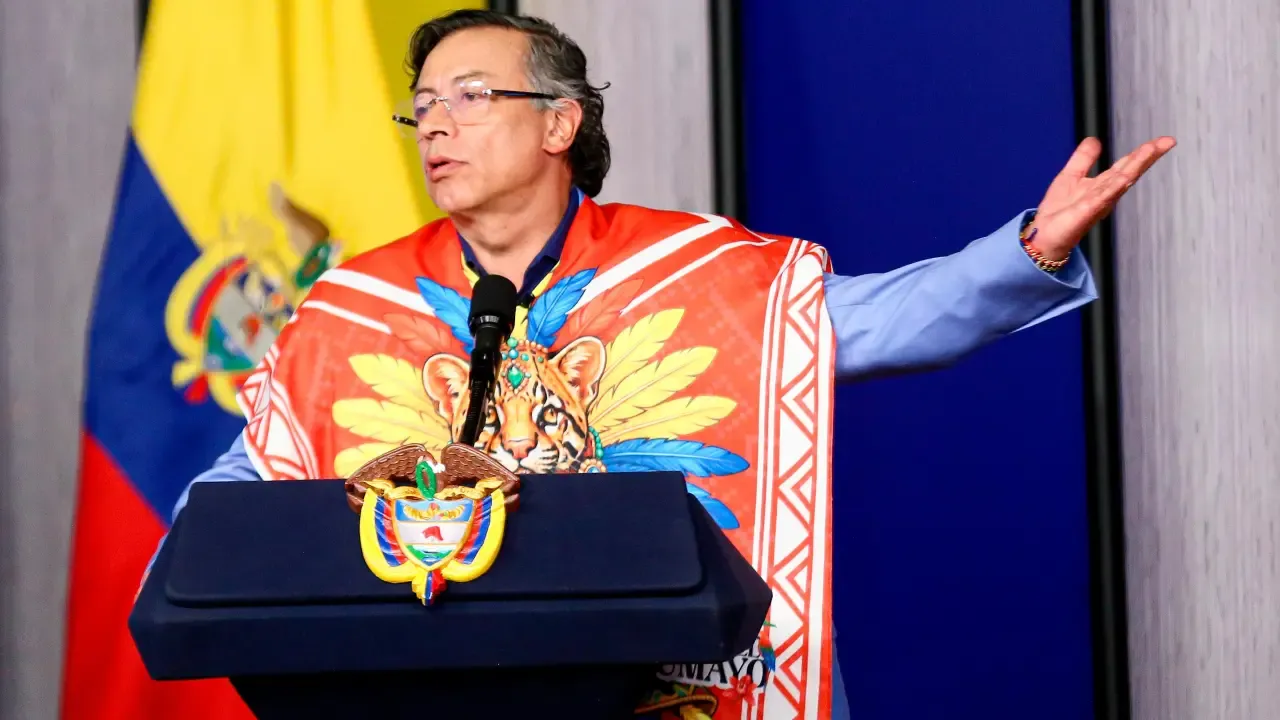 Petro anuncia derecho de réplica contra De la Espriella por el plan de reconstrucción tras el terremoto