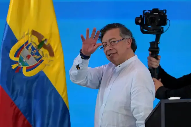 Petro prohíbe que bases militares alberguen la posesión del nuevo presidente