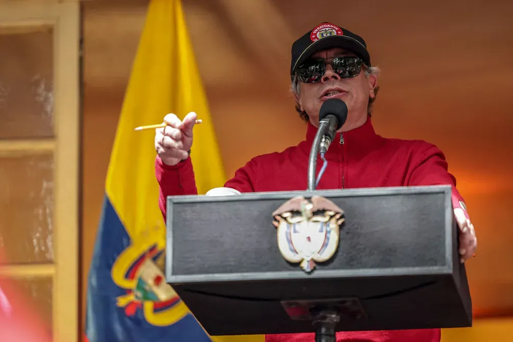 Petro plantea que la investidura presidencial de De la Espriella se realice en Miami