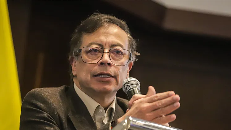 Petro responde a De la Espriella tras alocución y anuncia que pedirá derecho a réplica