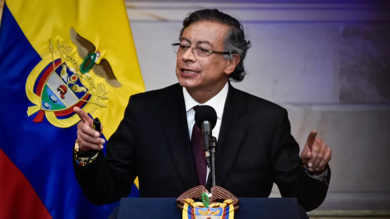Petro responde al Gobierno De la Espriella: “Nos endeudamos para pagar la deuda”
