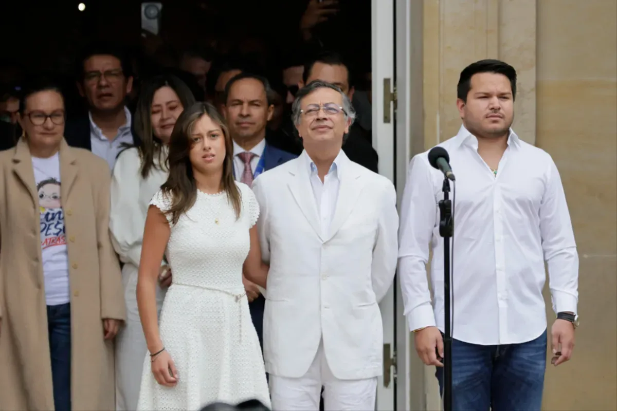 Gustavo Petro abandona la Casa de Nariño y deja paso a Abelardo de la Espriella