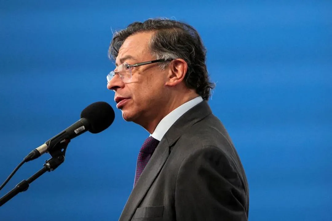 Petro prohíbe el uso de instalaciones militares para la investidura de De la Espriella