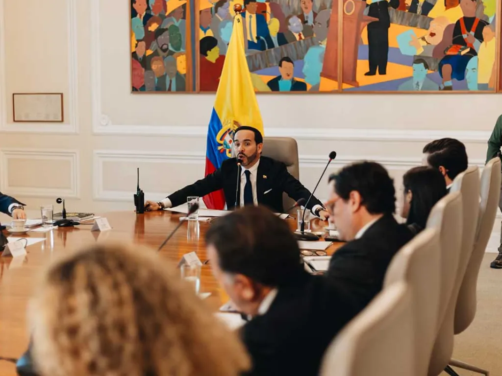 Gobierno activa plan de choque en salud para liberar un millón de atenciones