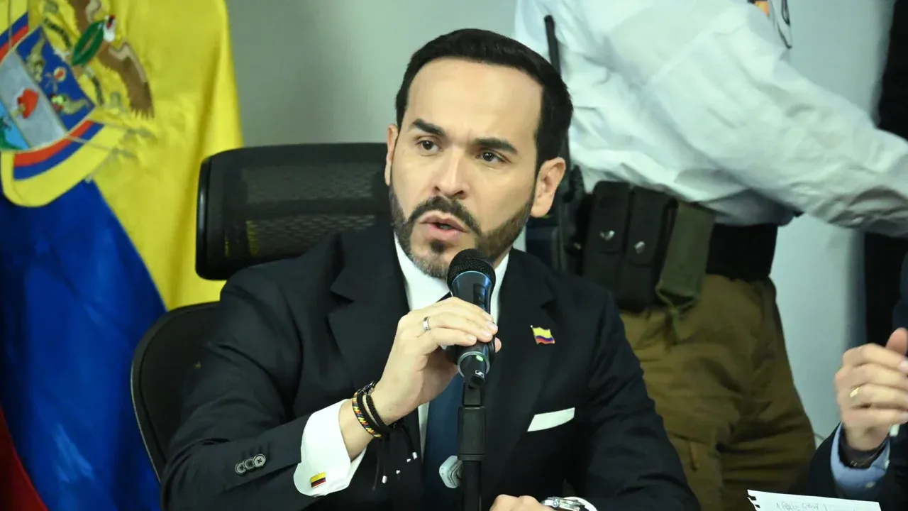 Abelardo de la Espriella declara emergencia económica y anuncia la creación del Fondo Milagro