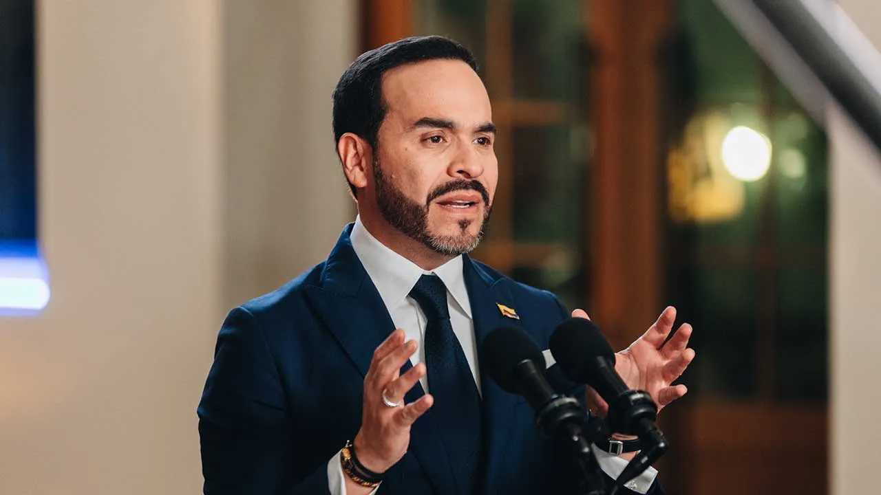 Presidente De La Espriella levanta la suspensión general al porte de armas en Colombia