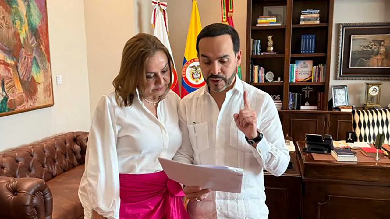 Presidente De La Espriella ordena revertir el alza de $46 en el galón de gasolina para octubre