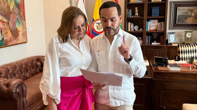 Presidente De la Espriella cita a la Ministra de Minas para reversar el aumento de la gasolina de octubre