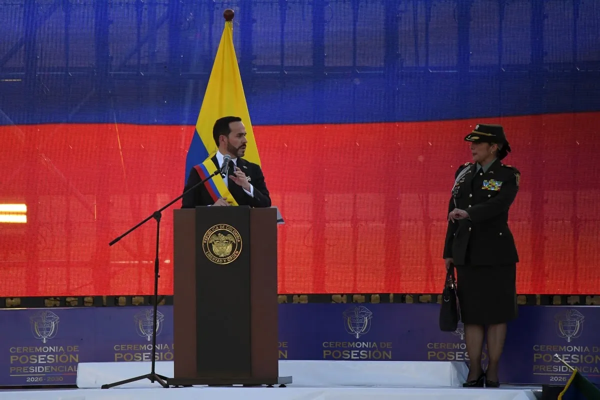 Abelardo de la Espriella asumió la Presidencia y proclamó el inicio de la recuperación del orden