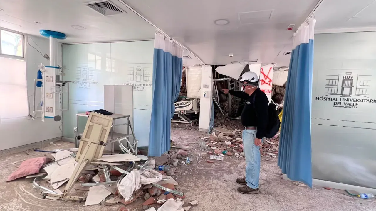 Presidente De La Espriella reporta 285 centros de salud afectados tras el terremoto