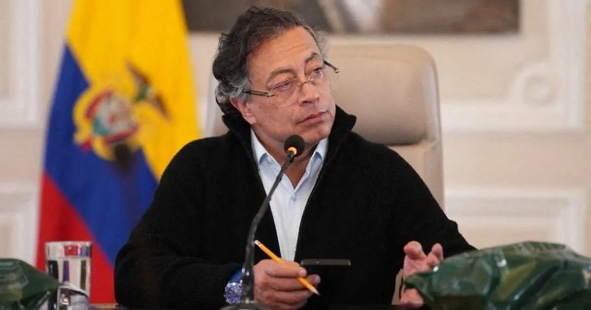 Petro cuestiona el conteo en el exterior y niega la legitimidad de De la Espriella