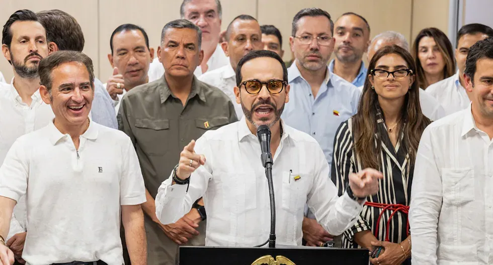 Presidente de Colombia solicita revertir el aumento del precio de la gasolina en octubre