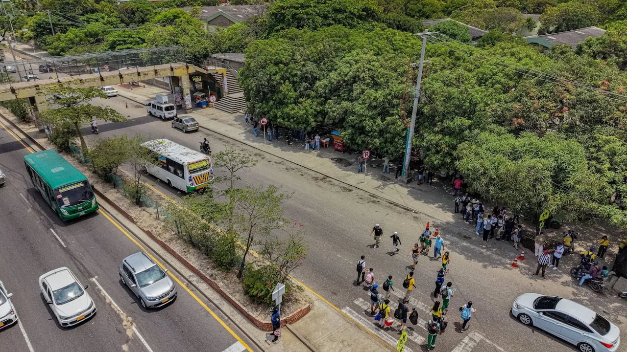 Presidente De La Espriella anuncia reconstrucción de puente peatonal en el Atlántico