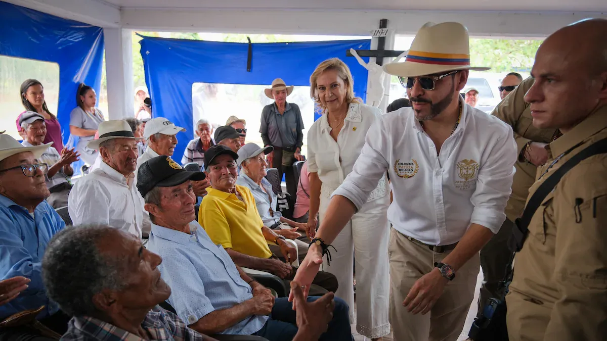 Presidente De la Espriella donó su primer sueldo a hogares geriátricos en Quindío