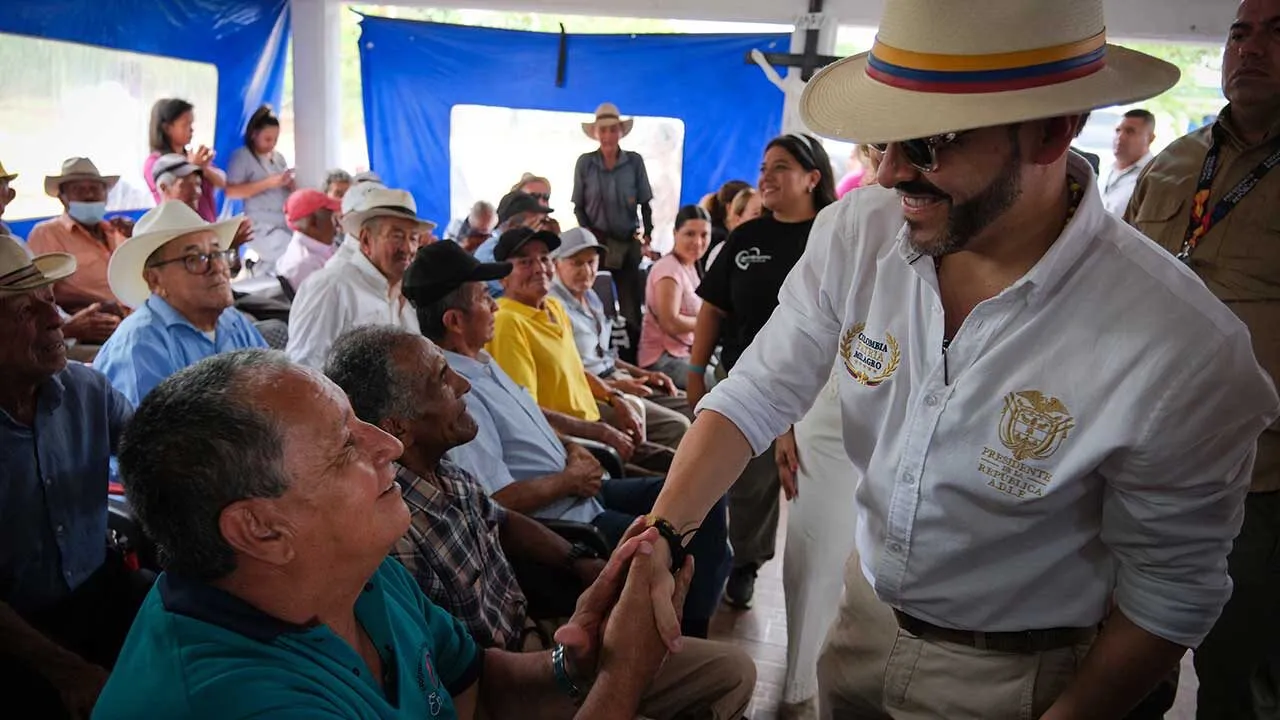 De La Espriella destina su primer salario presidencial a dos ancianatos del Quindío