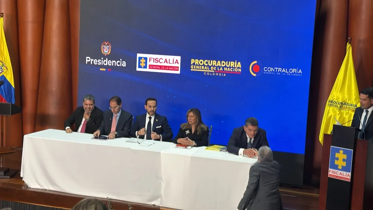 Presidente De La Espriella entrega a la Fiscalía el 'Libro de la Verdad' con 80 denuncias por corrupción del gobierno Petro