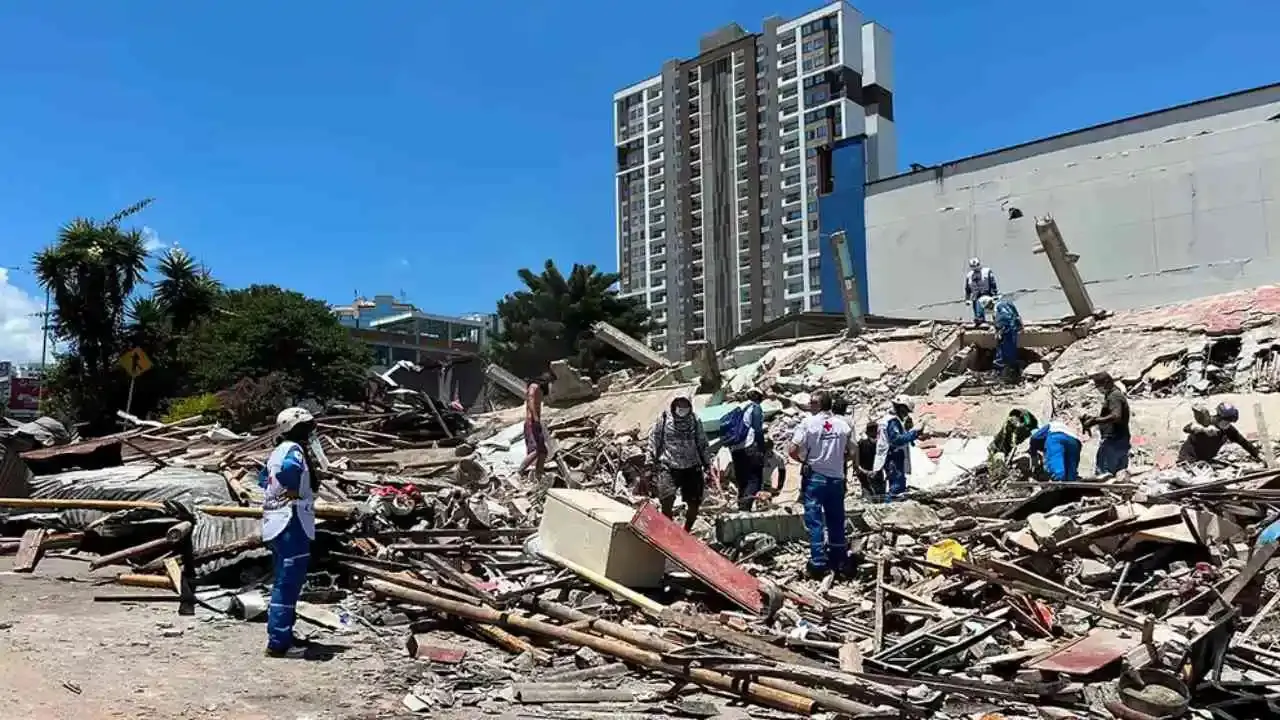 Presidente De La Espriella firmó decreto de desastre nacional tras el terremoto y se aplaza el impuesto de renta en zonas afectadas