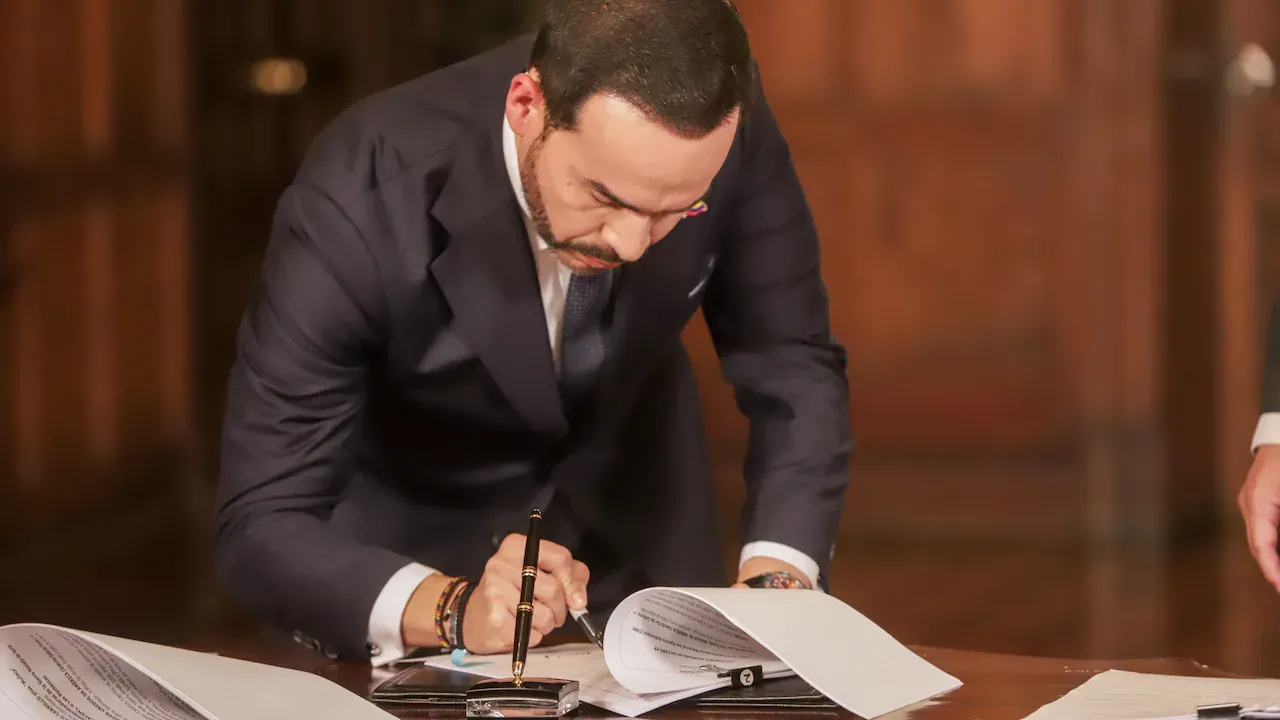 Presidente De la Espriella firmó la extradición de cinco exintegrantes de los diálogos con el gobierno Petro