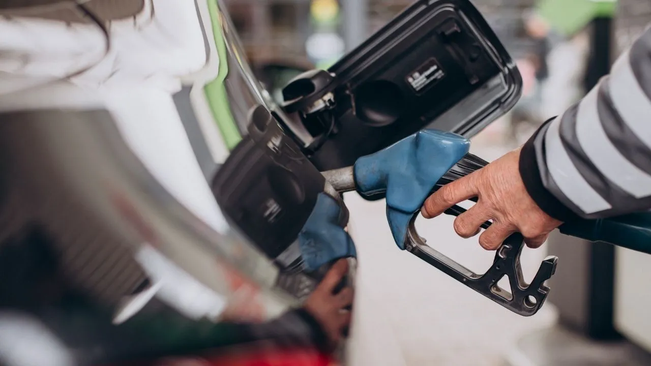 Presidente De La Espriella ordena reversa del aumento de gasolina previsto para octubre