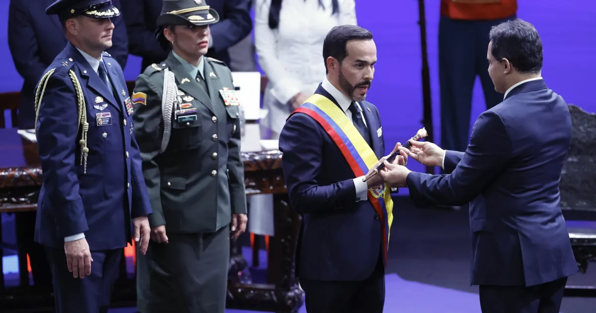 De la Espriella se posesiona y fija como prioridad la recuperación del orden, la autoridad y la libertad