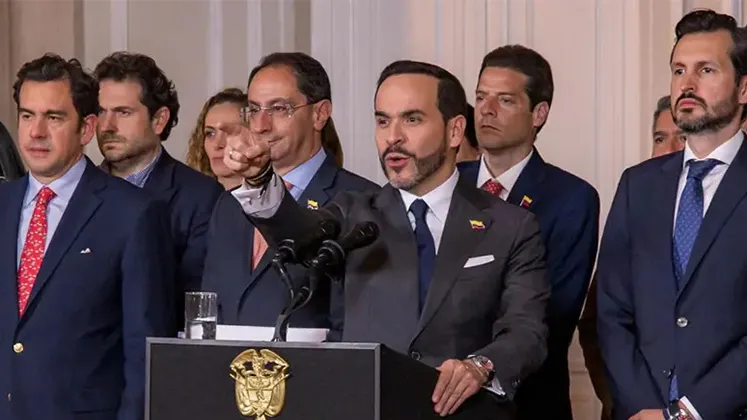 De la Espriella restringe viajes al exterior de entidades públicas y exige aval presidencial