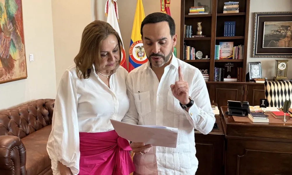 Presidente De La Espriella ordena revertir el aumento de la gasolina previsto para octubre