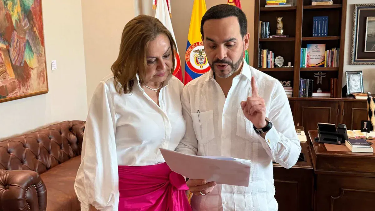 Presidente De la Espriella ordena revertir el aumento de la gasolina para octubre
