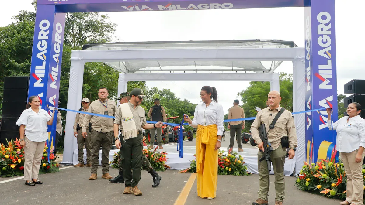 Presidente De la Espriella y gobernadora de Sucre inauguraron vía que conecta a Sincelejo con el Golfo de Morrosquillo