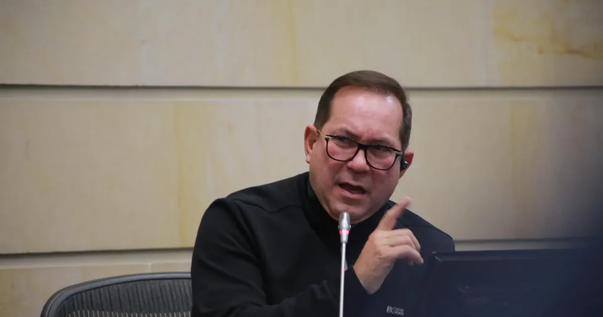Presidente del Senado señala que Abelardo de la Espriella puede tomar posesión en una guarnición militar