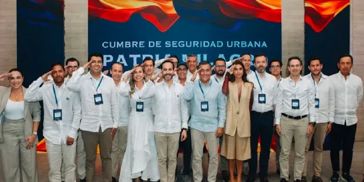 De La Espriella presentó su estrategia de seguridad ante alcaldes y volvió a llamar 'generala' a la alcaldesa de Ibagué