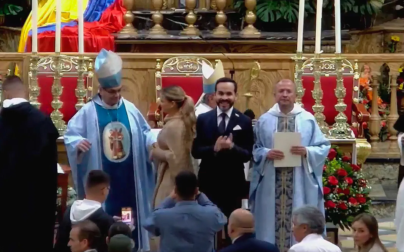 Presidente electo de Colombia se consagra a la Virgen de Chiquinquirá y le pide por su gobierno