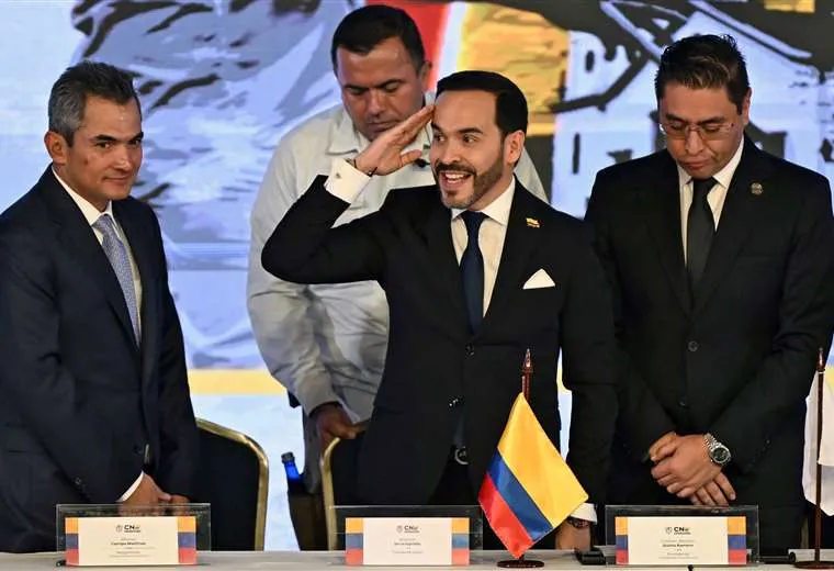 Presidente electo de Colombia suspende la transición con el gobierno de Petro a pocos días de la posesión