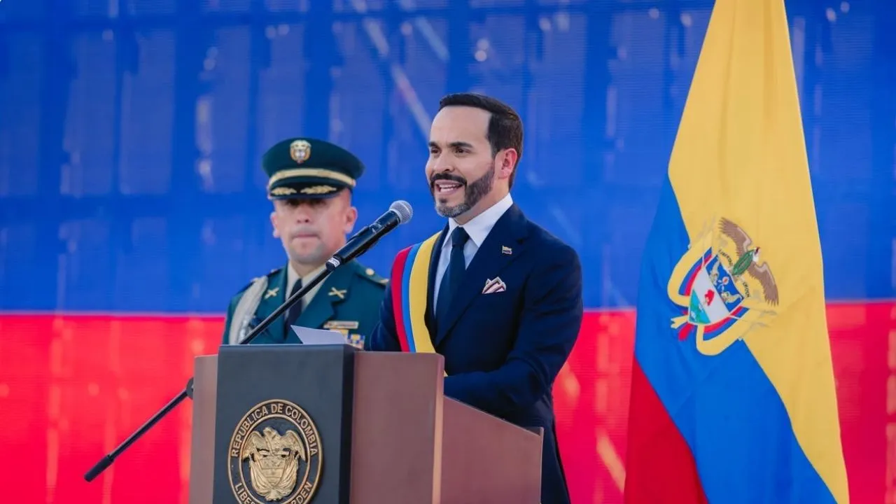 Presidente Abelardo De La Espriella firma el Decreto 1261 y declara estado de emergencia económica por 30 días