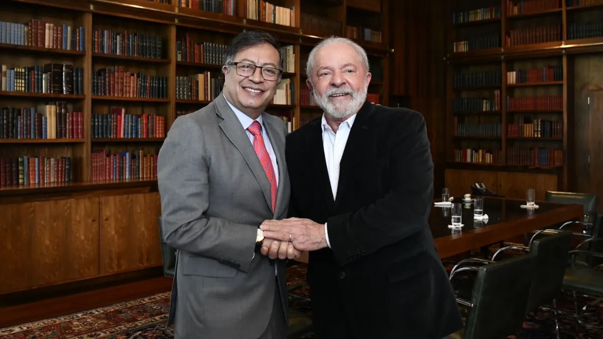 Petro se compromete con Lula a una transición pacífica de poder en Colombia