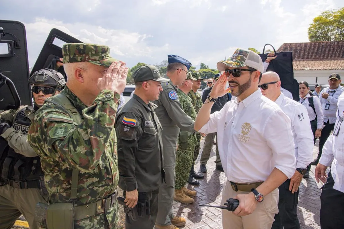 El primer mes de Abelardo de la Espriella como presidente de Colombia