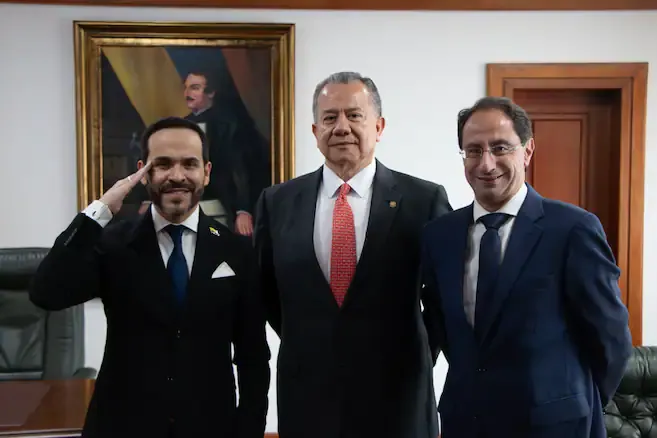 Primera cita de De la Espriella con credencial presidencial fue con las altas cortes