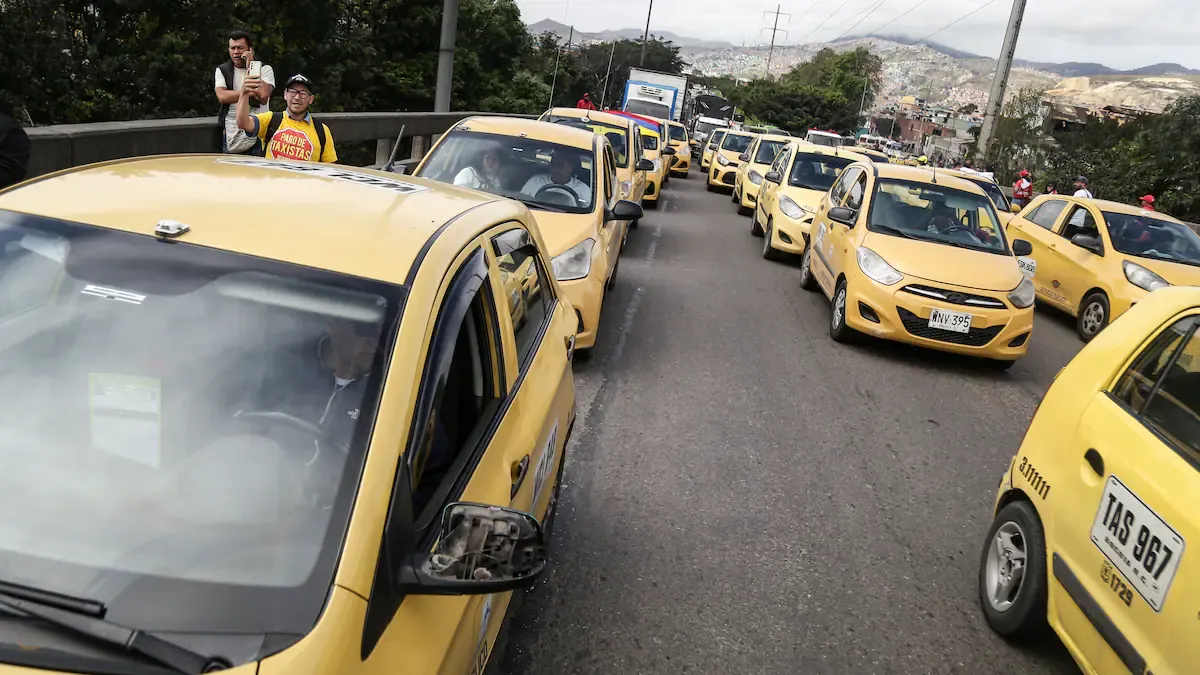 El Gobierno prepara un decreto que modifica reglas para los taxistas