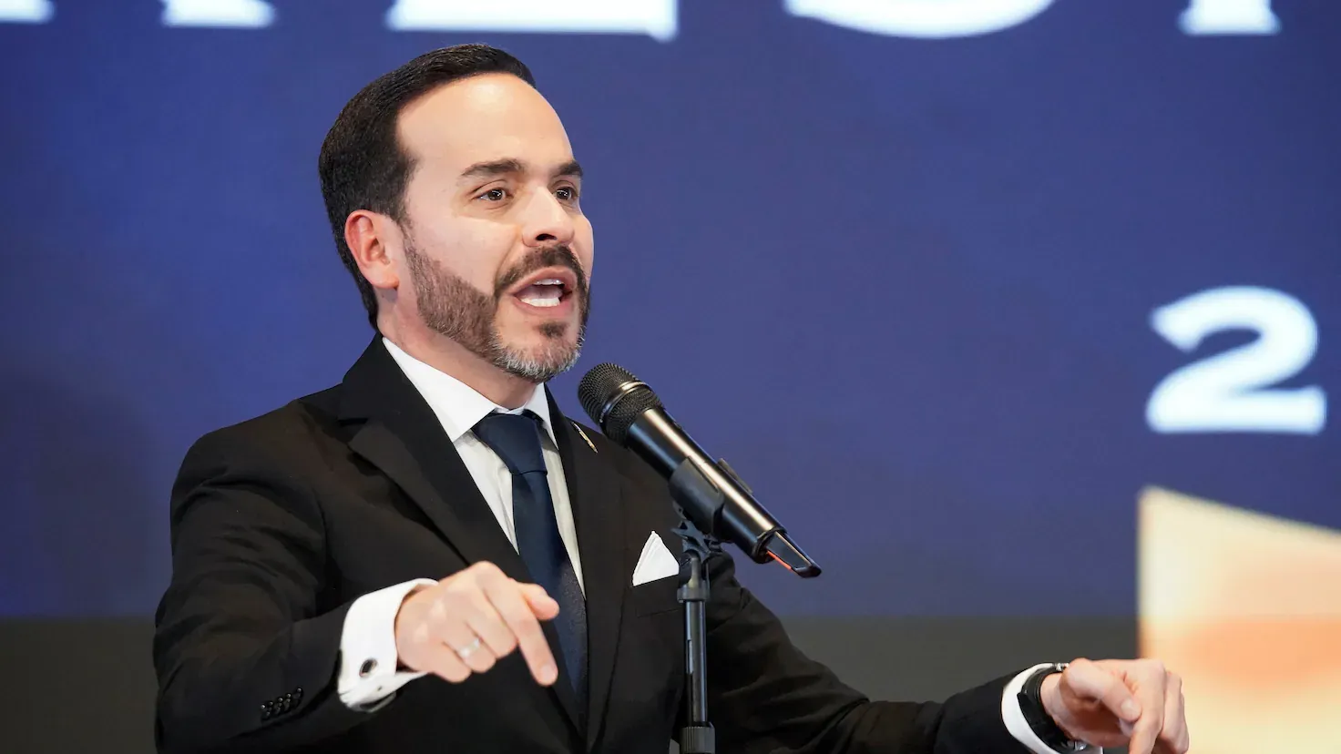 La credencial presidencial que recibió Abelardo de la Espriella