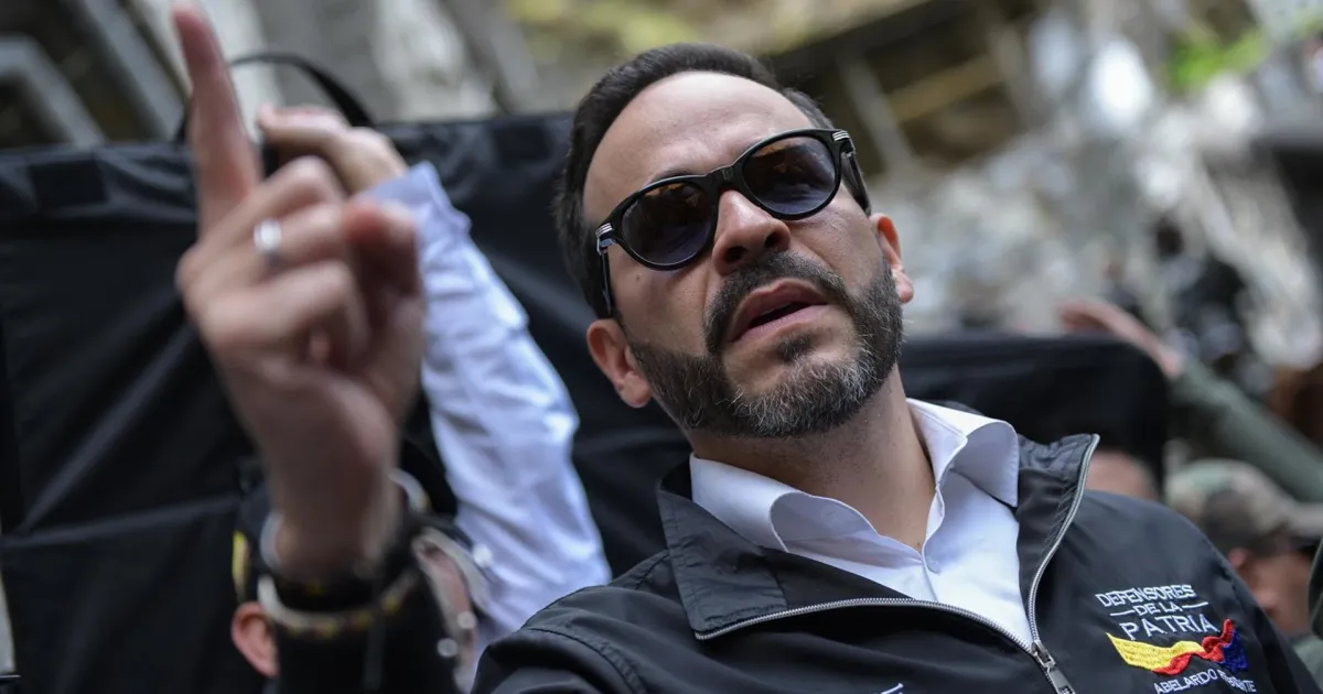 Abelardo de la Espriella asume la presidencia de Colombia y releva a Gustavo Petro
