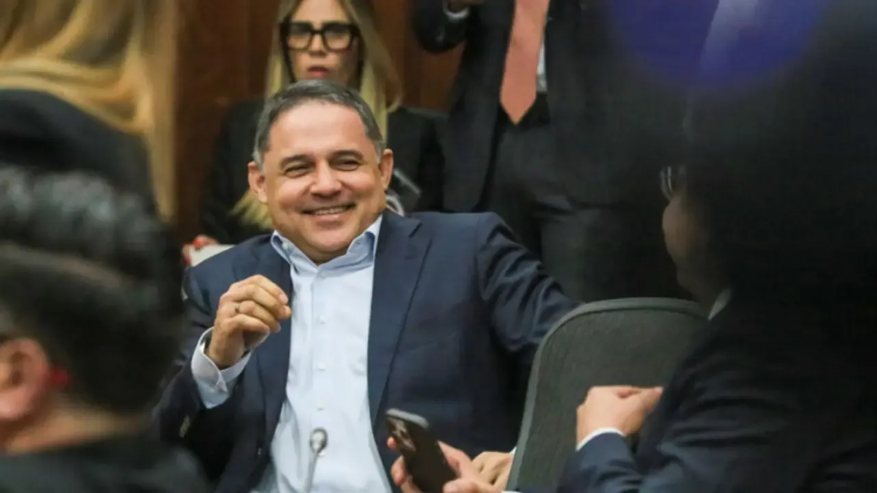 Honorio Henríquez Pinedo es elegido presidente del Senado en una jornada marcada por negociaciones entre bancadas