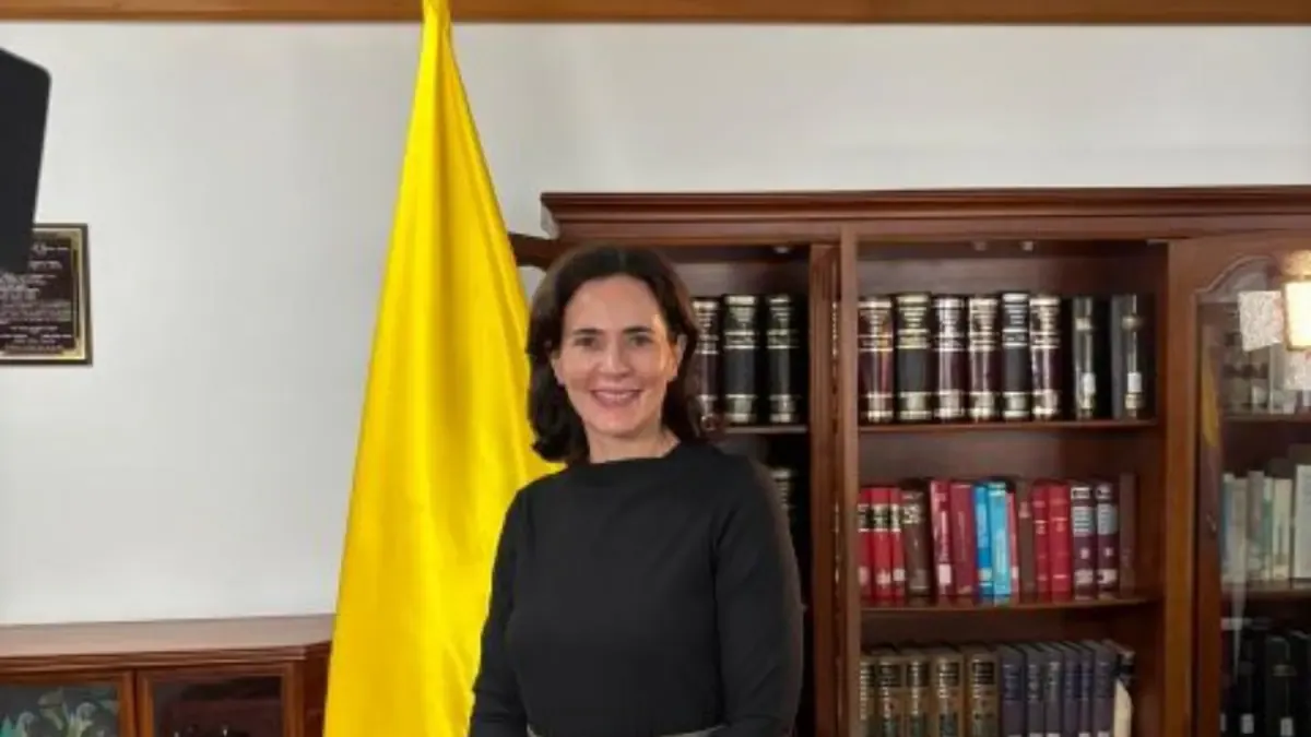 Abelardo de la Espriella designó a Beatriz Vélez Vengoechea como nueva presidente de Colpensiones
