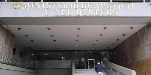 El gobierno colombiano plantea reformas al sistema judicial con cambios en la imputación de cargos y la Procuraduría