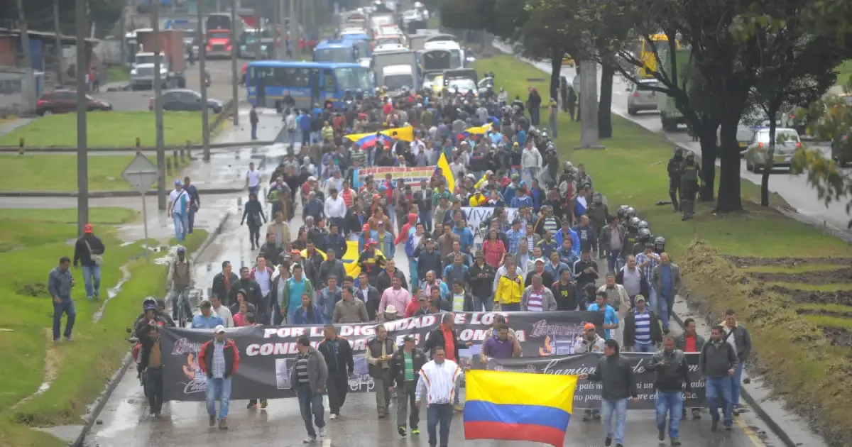 Gobierno plantea ubicar a la Policía a cuatro metros de las marchas y priorizar el diálogo antes de la fuerza