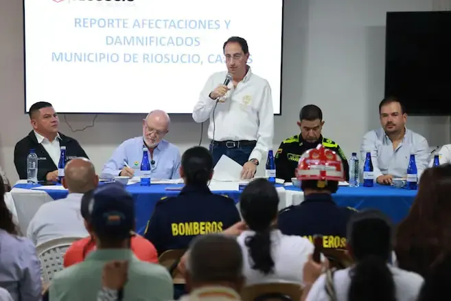Presidente De La Espriella llega a Manizales y lidera el Puesto de Mando Unificado por la emergencia en Caldas