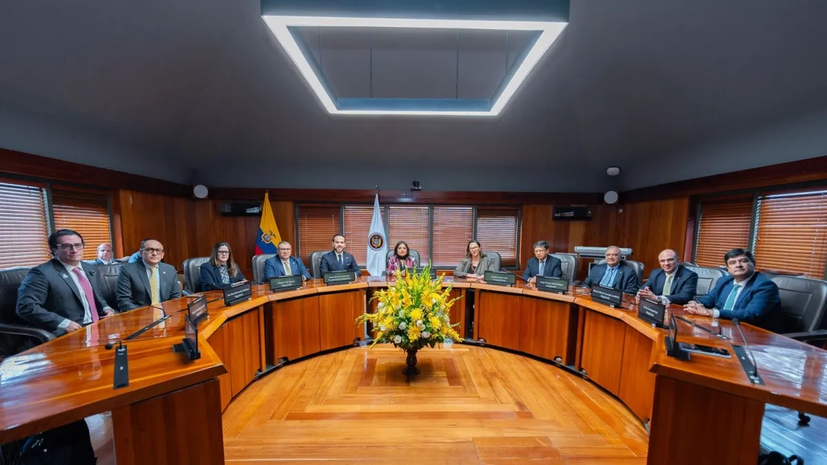 La Corte Constitucional se reunió con el presidente Abelardo De La Espriella