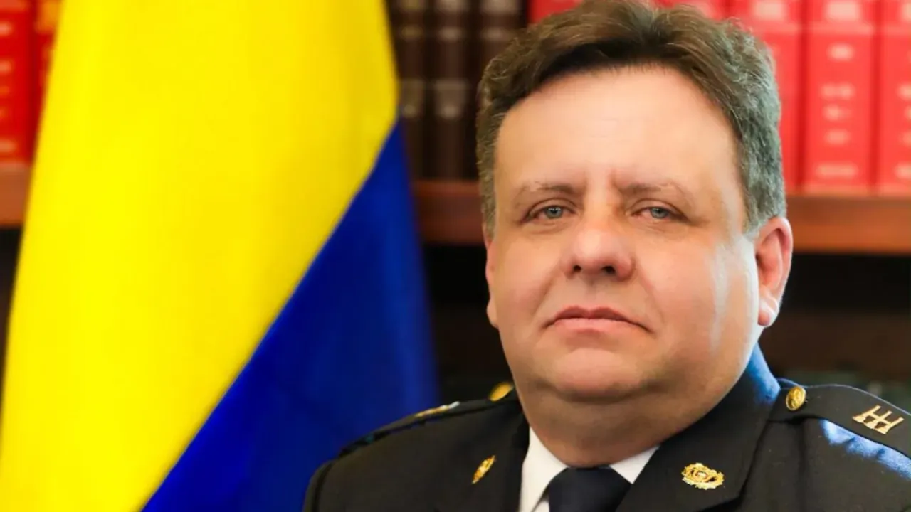 Presidente De La Espriella destituye al director nacional de Bomberos tras audios por presuntas irregularidades