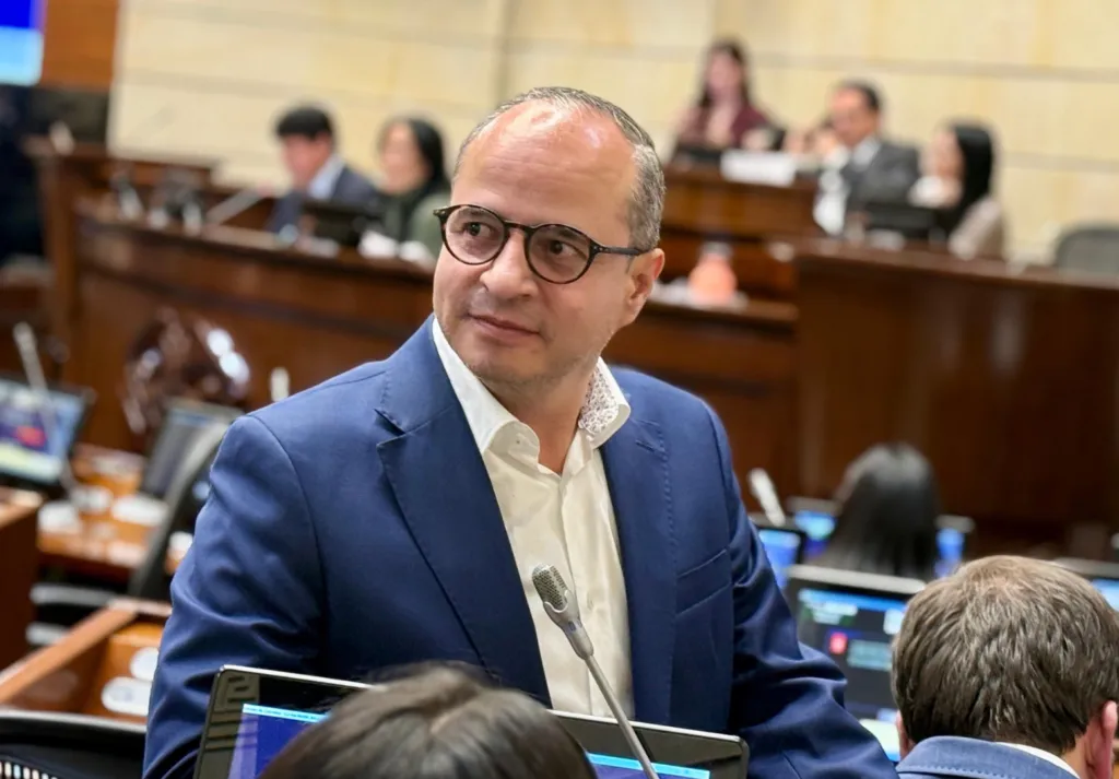 Senador Espinal solicita al presidente De la Espriella activar fast track para proyectos energéticos