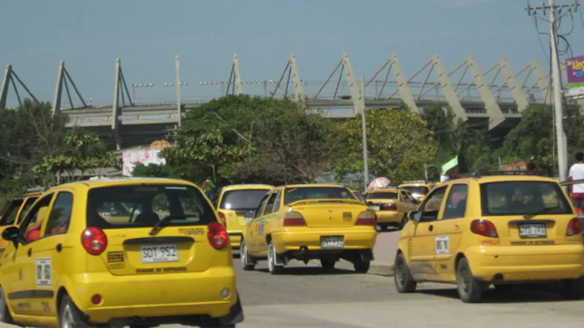 Taxistas presentan a De la Espriella una hoja de ruta para modernizar el transporte público individual