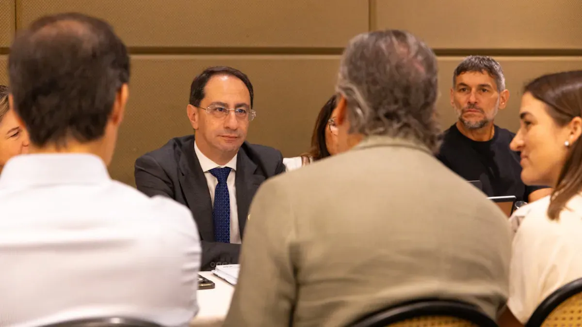 Vicepresidente Restrepo dice que todas las carteras están listas para el decreto de emergencia económica por el terremoto